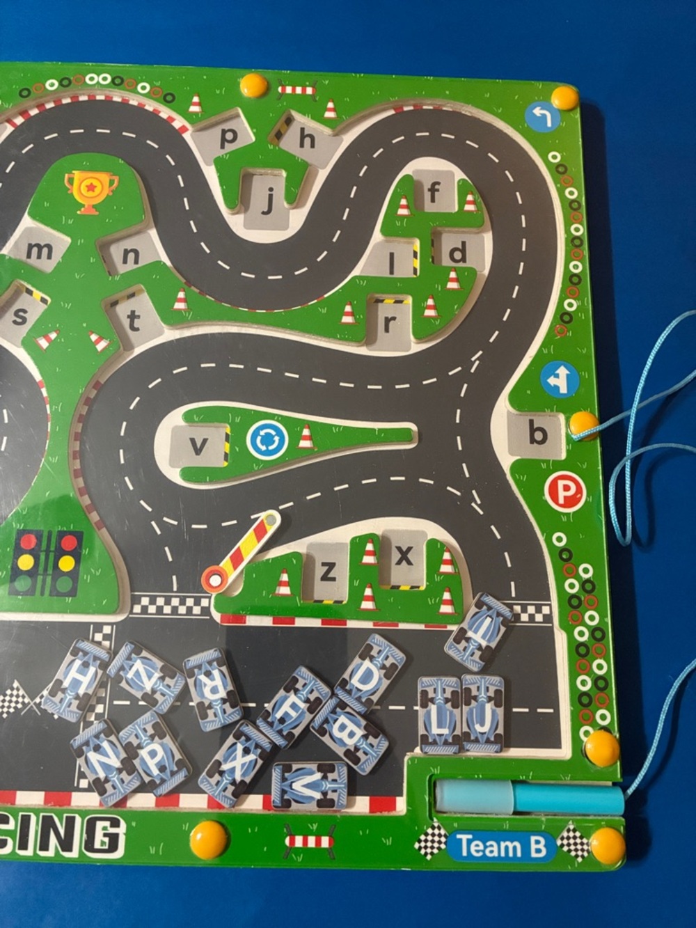 MAGNETIC ALPHABET RACING MAZE - Picture 4 of 10
